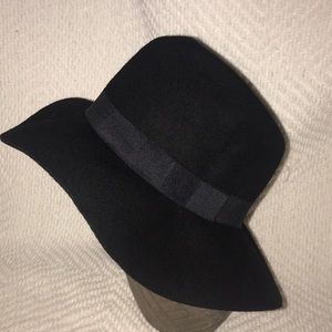 Kendall & Kylie Boho Floppy Hat in Black